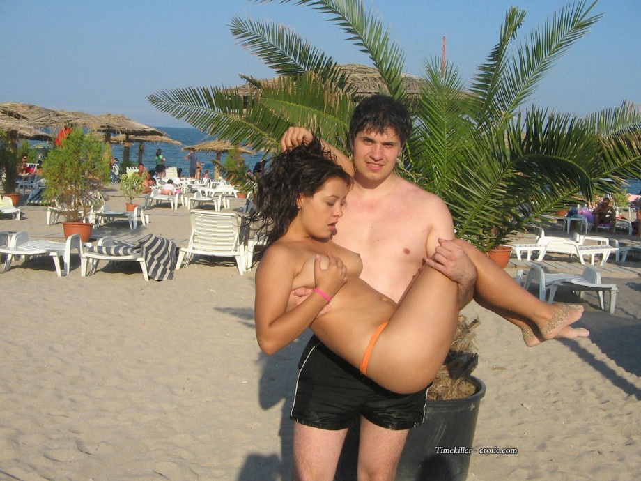 Amateur topless girls on the beach no.10 