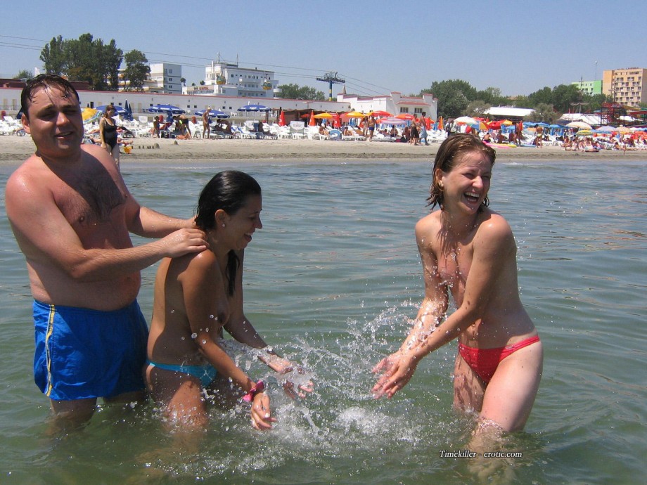 Amateur topless girls on the beach no.10 