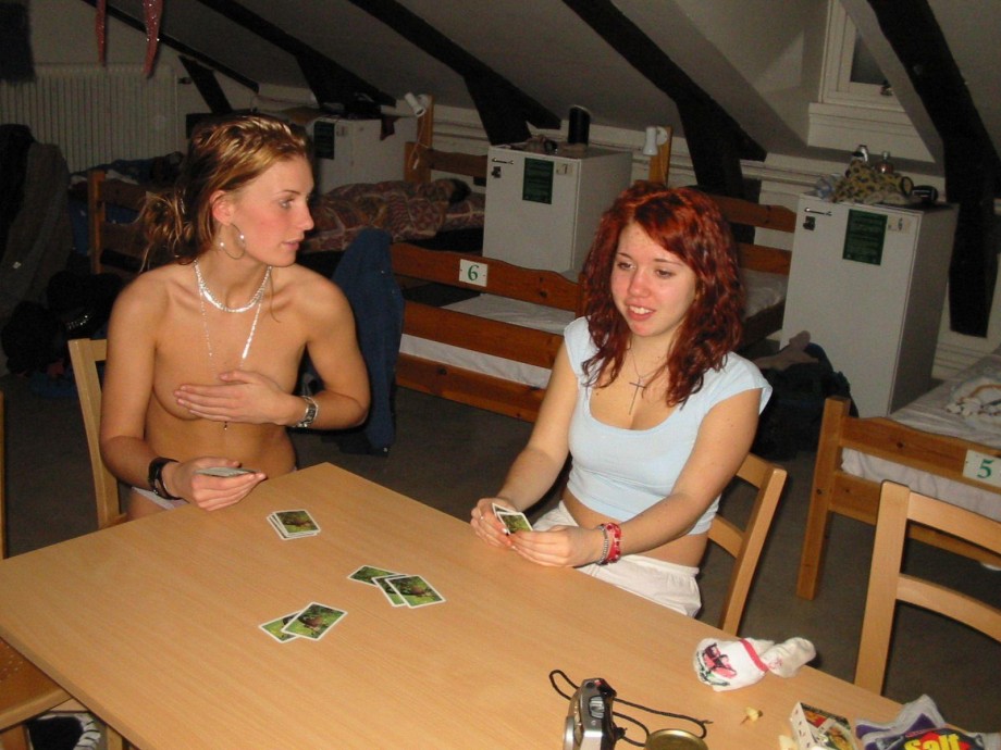 Teen girls play strippoker 