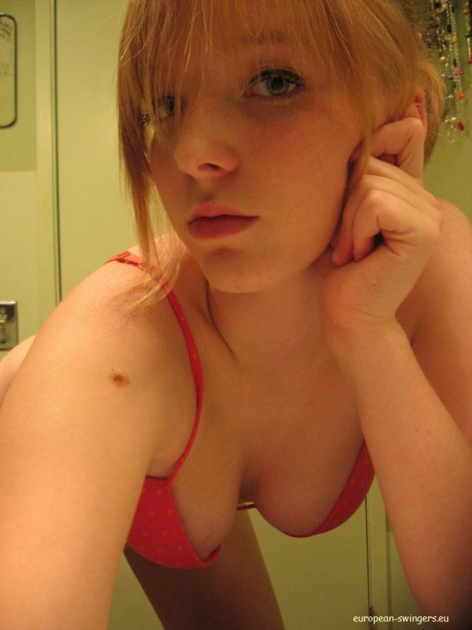 Selfshot pics of young gielfriend