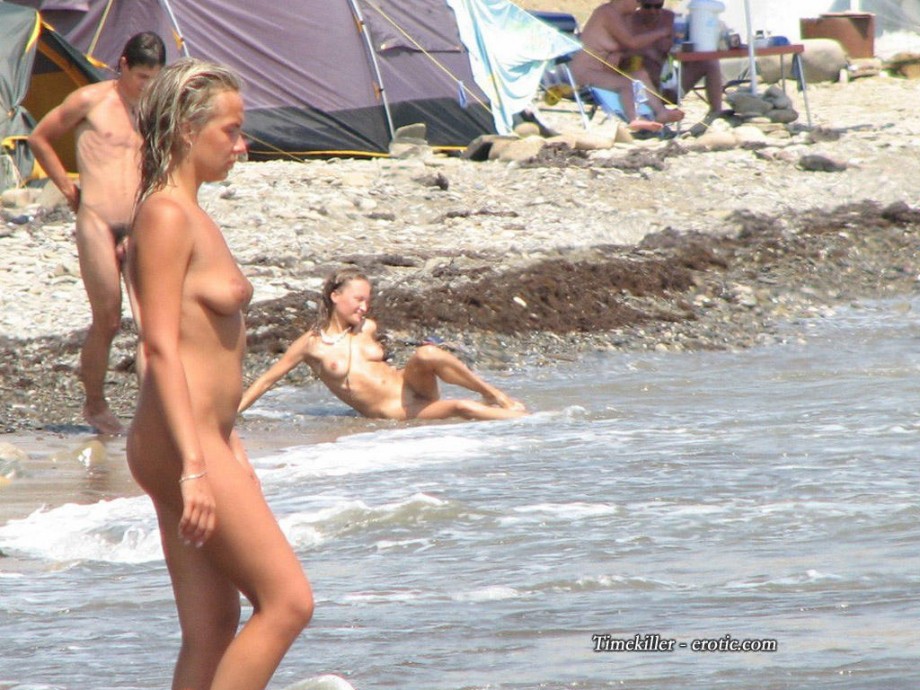 Young nudist - amateur spy photos no.04 