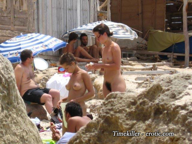 Young nudist - amateur spy photos no.04 