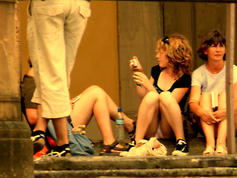 Voyeur upskirt in florence-mother and daughter 