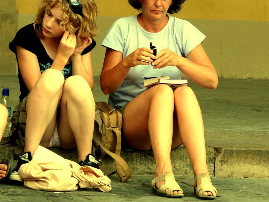 Voyeur upskirt in florence-mother and daughter 