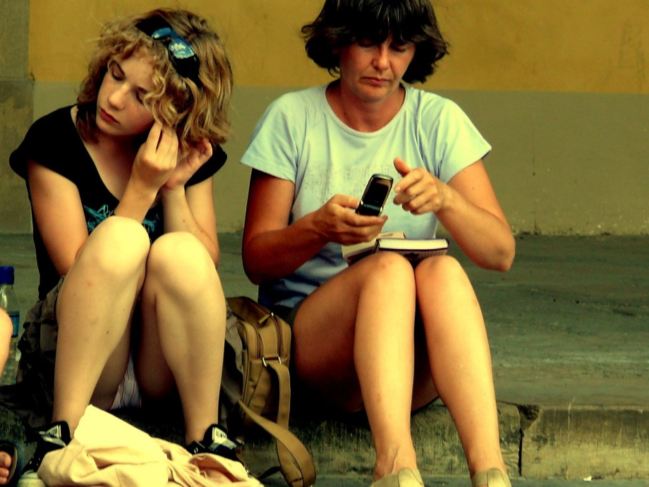 Voyeur upskirt in florence-mother and daughter 