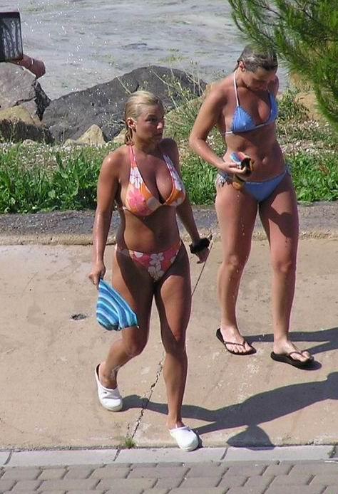 Shower bikini beach -  voyeur pics