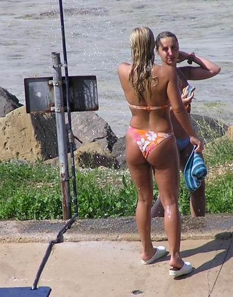 Shower bikini beach -  voyeur pics