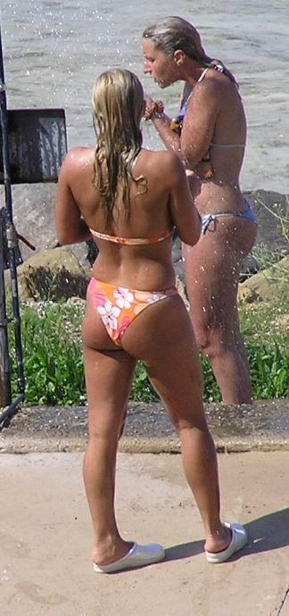 Shower bikini beach -  voyeur pics