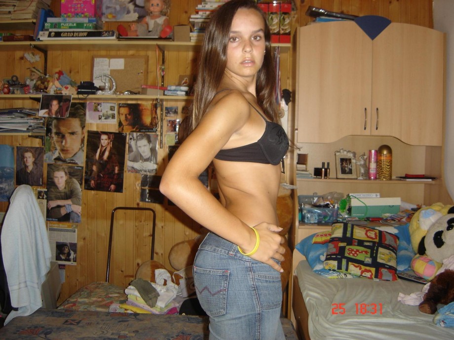 Pikotop - 19y old girlfriend posing to boyfriend 