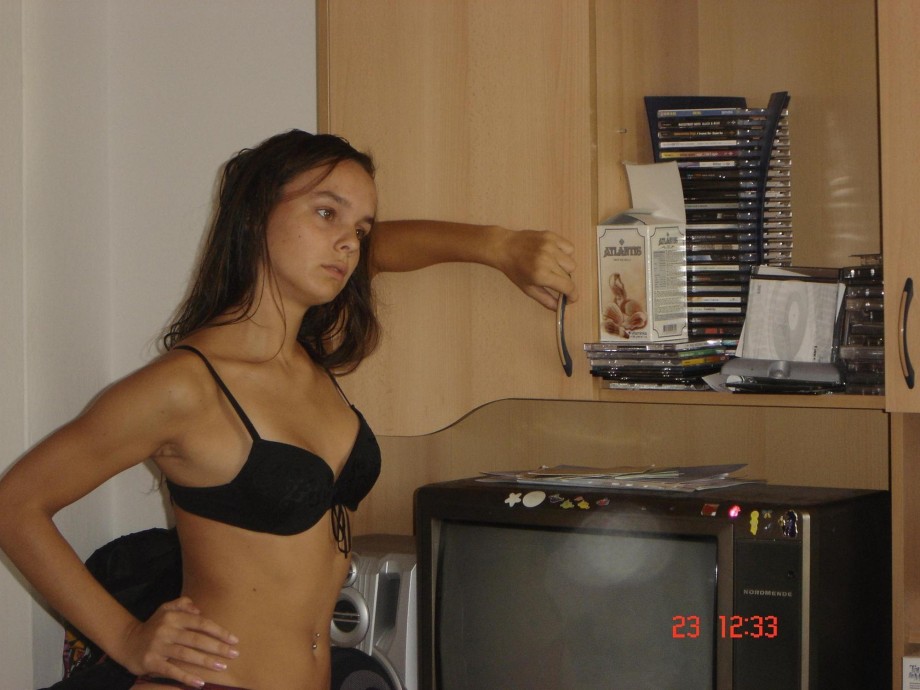 Pikotop - 19y old girlfriend posing to boyfriend 