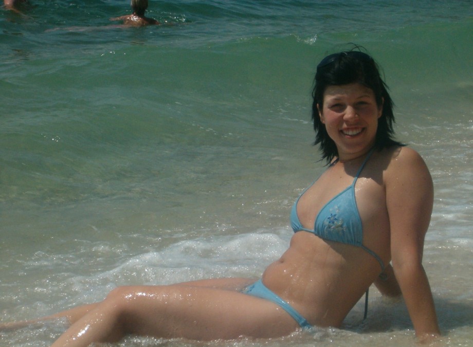 Amateur couple vacation - on the beach