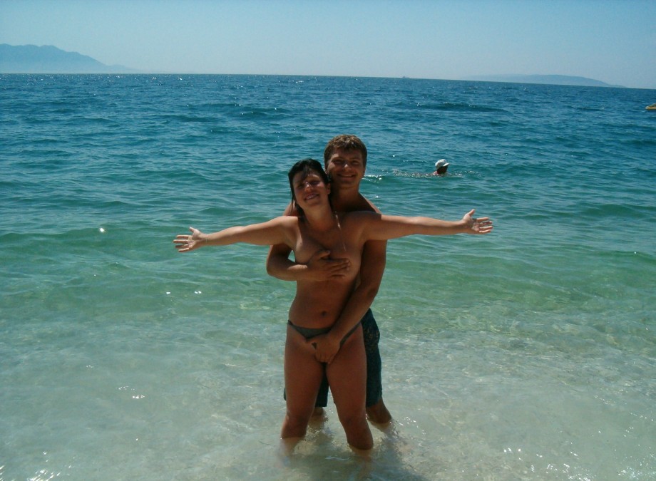 Amateur couple vacation - on the beach