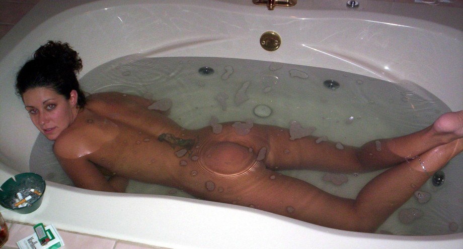 Amateurs: sexy girls in bath tube. part 1. 