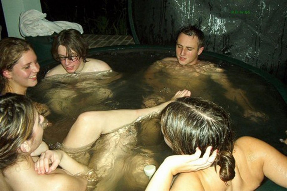 Amateurs: sharing a hot tube. part 1.