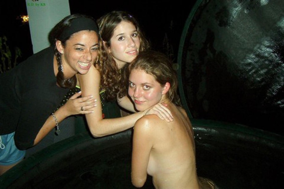 Amateurs: sharing a hot tube. part 1.