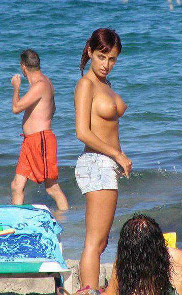 Amateurs: topless beach chicks. part 1. 