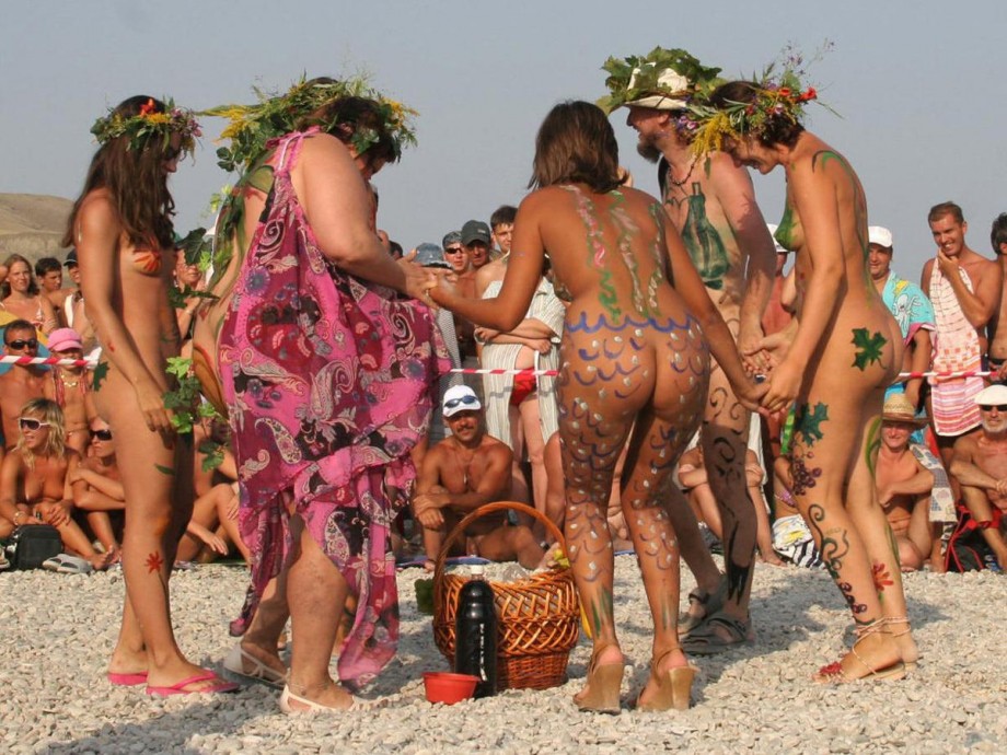 Amateur nudists and theirs beach body painting