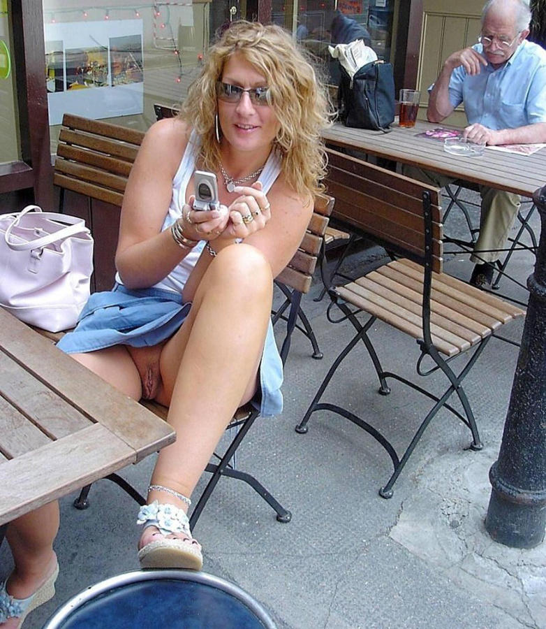 Flashing pussy in public 