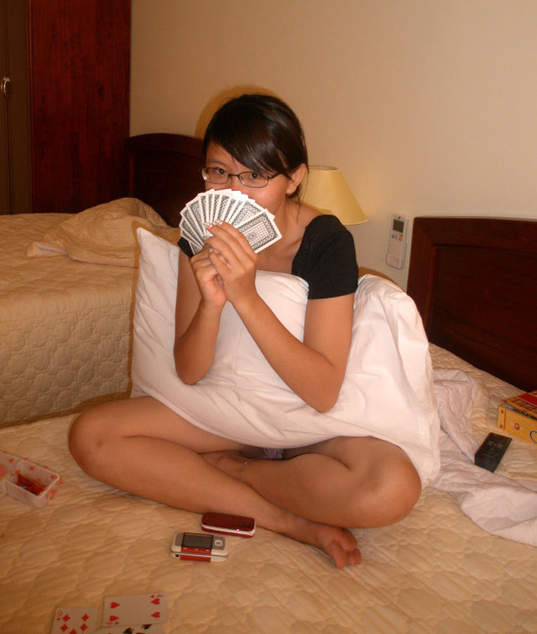Amateur girls playing strip poker no.02 