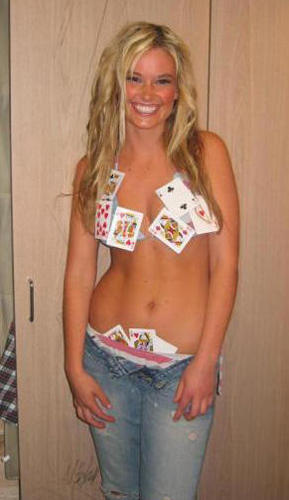 Amateur girls playing strip poker no.02 