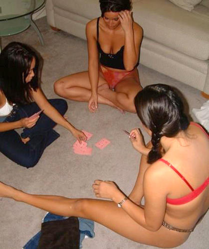 Amateur girls playing strip poker no.02 