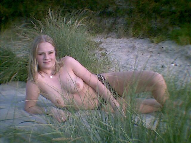 Svensk cute amateur indoor and outdoor 