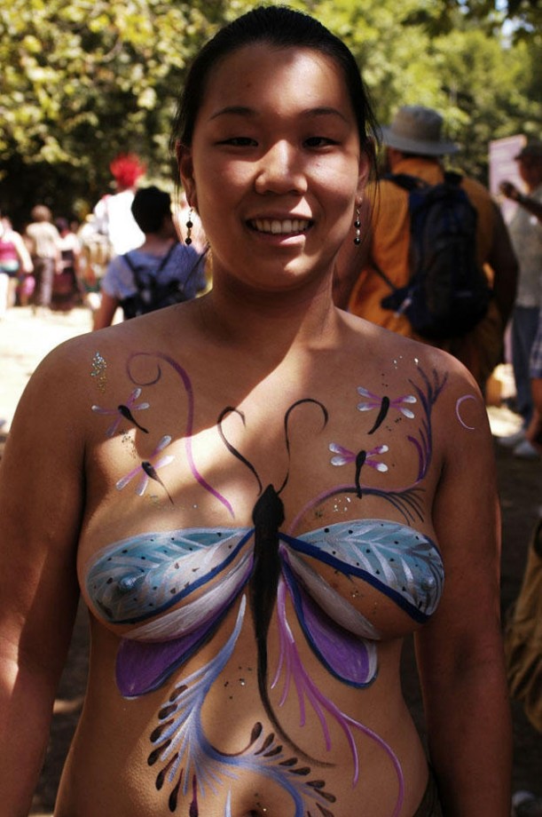 Amateur girls theirs body painting 