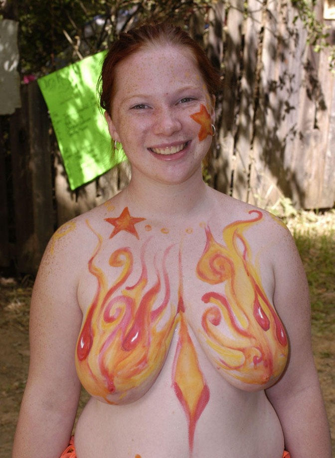 Amateur girls theirs body painting 