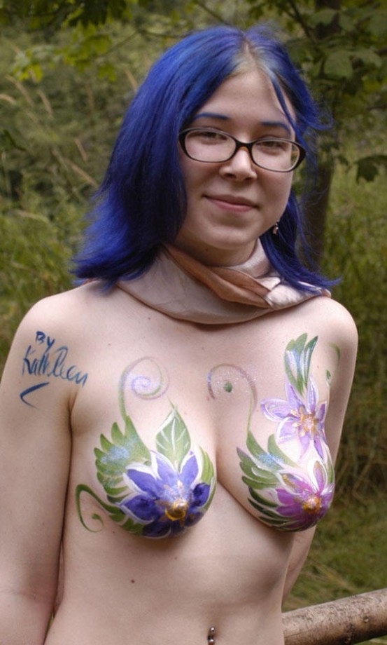 Amateur girls theirs body painting 