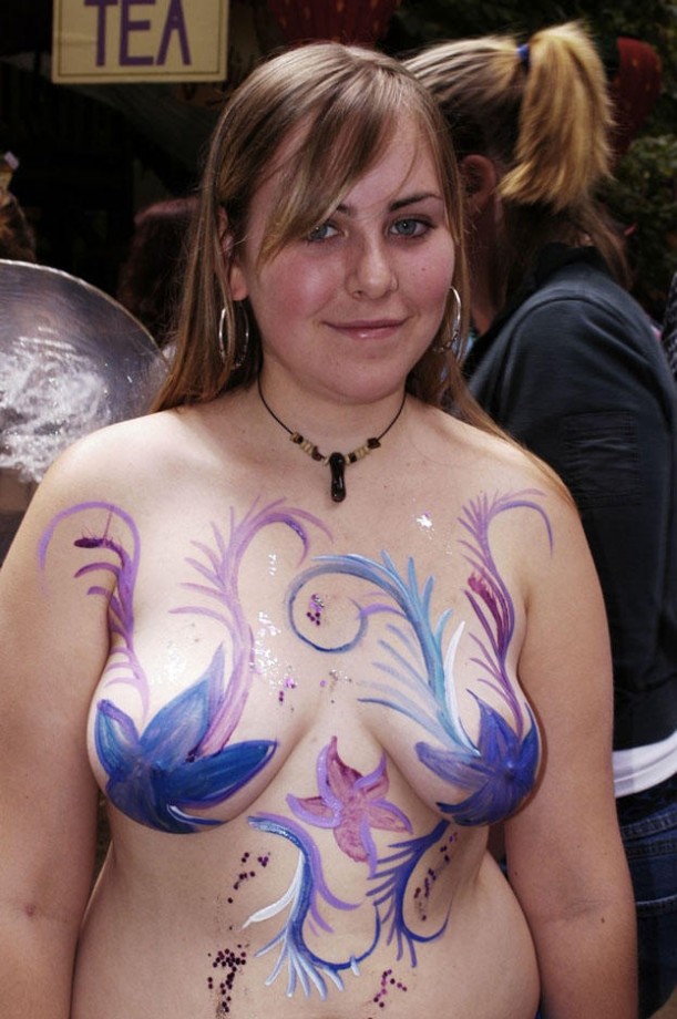 Amateur girls theirs body painting 