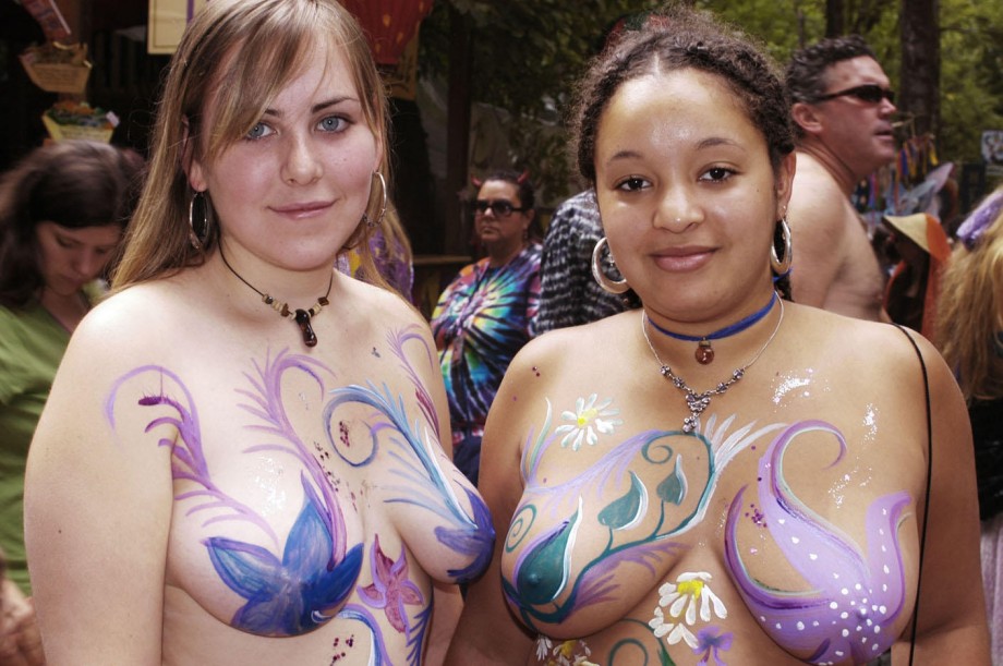 Amateur girls theirs body painting 
