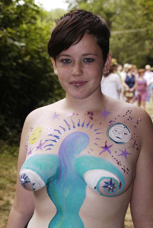 Amateur girls theirs body painting 