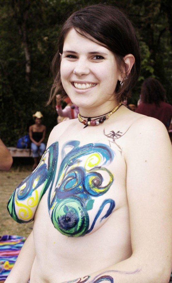 Amateur girls theirs body painting 