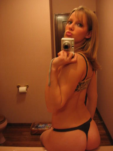 Young blond chick a her self pics
