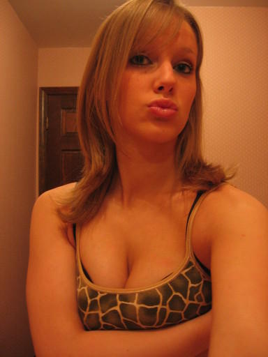 Young blond chick a her self pics