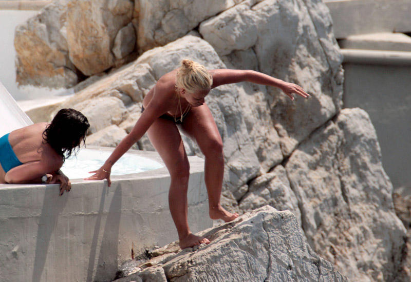 Lily allen nude at topless at beach 