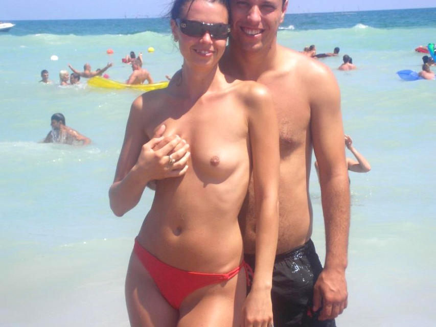 Amateur topless girls on the beach no.11 