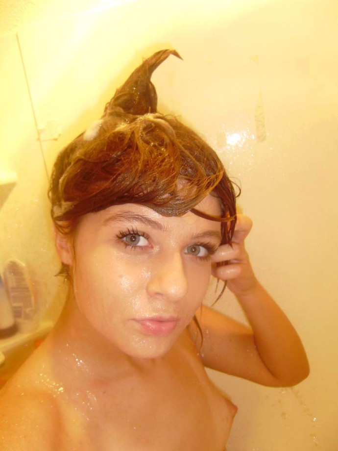 Young amateur girls in the shower no.08 