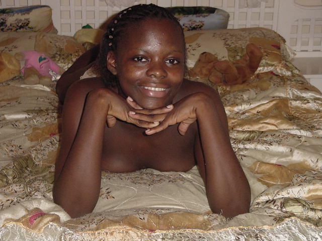 Africa tour - naked black amateur girl 04