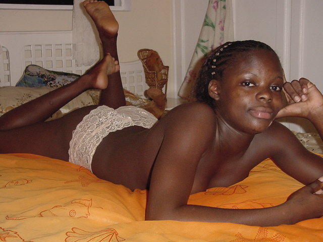 Africa tour - naked black amateur girl 04