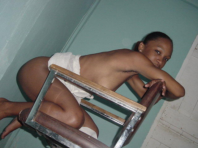 Africa tour - naked black amateur girl 02