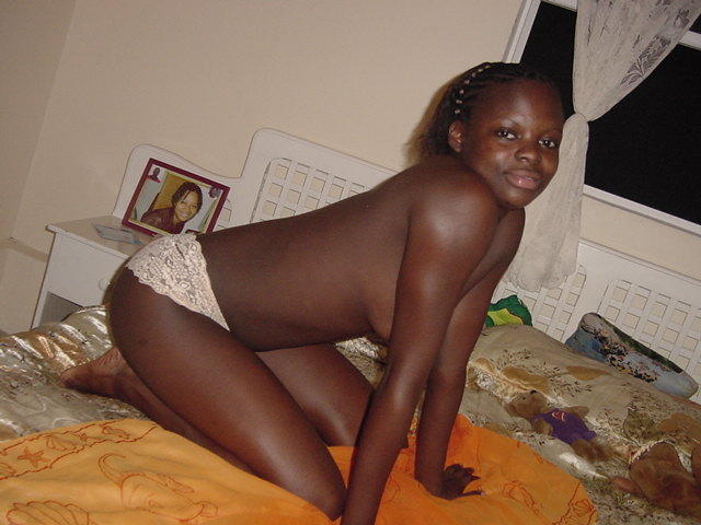 Africa tour - naked black amateur girl 04