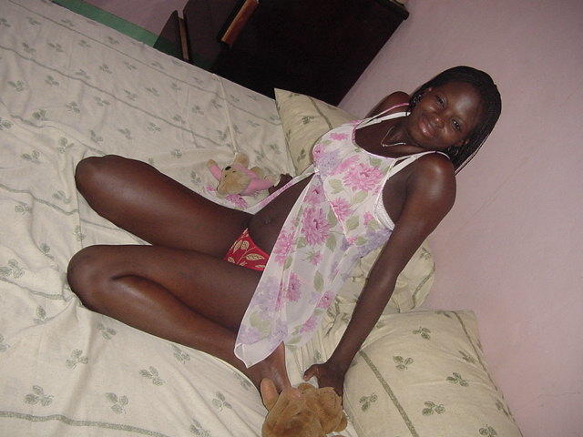 Africa tour - naked black amateur girl 04