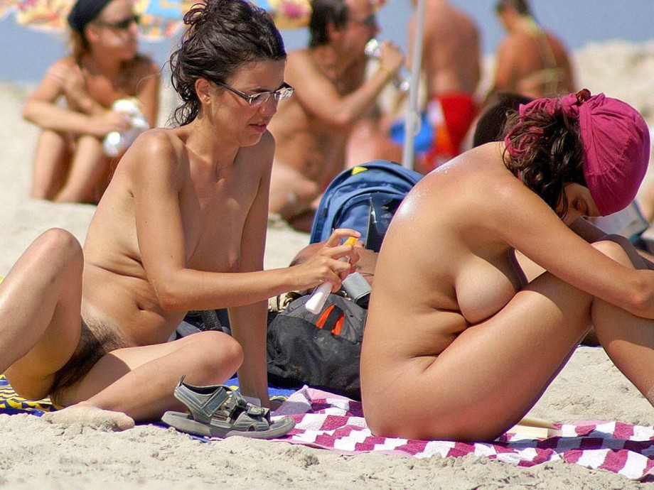 Voyeur at nudistbeach / amateur nudist girls 