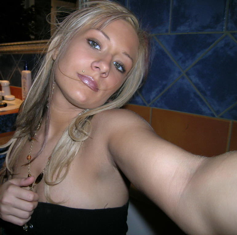 Teenie selfphotos 