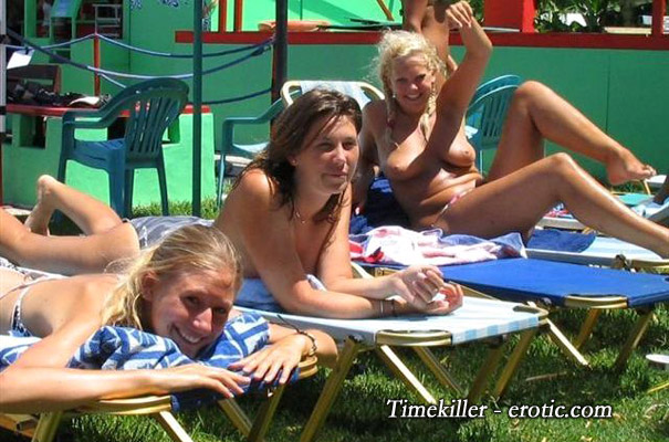 Grouptopless photos amateur girls on the beach