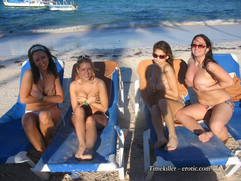 Grouptopless photos amateur girls on the beach