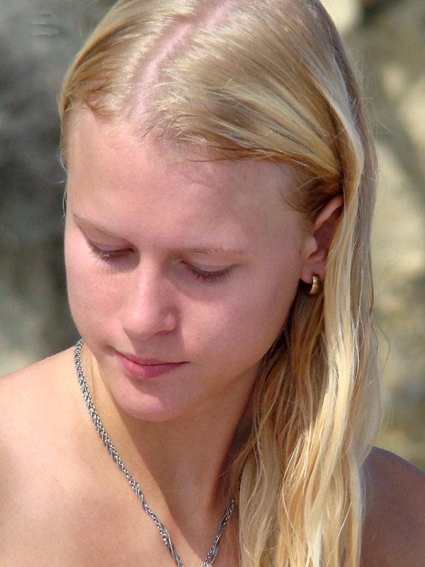 Blonde girl on the nudistbeach / fkk