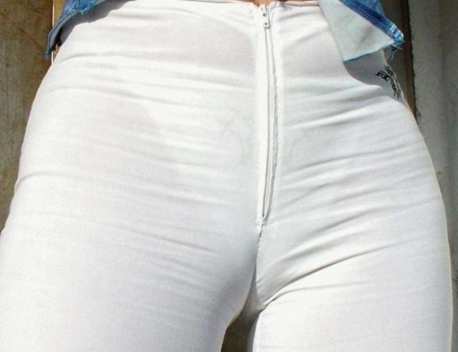 Camel toe - bulge fat pussies 