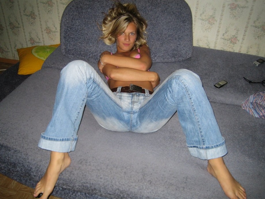 Pikotop - blonde girlfriend in underwear at home